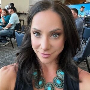 Meet your Posher, Carlie